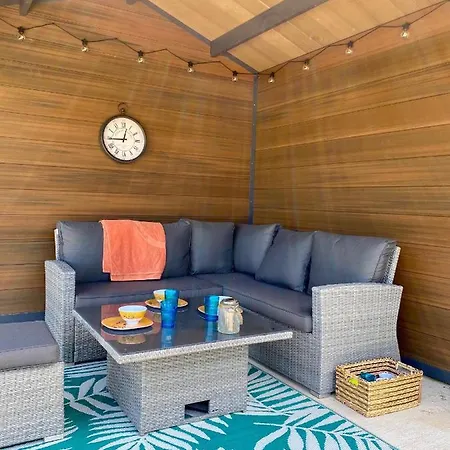 De La Colline - Family Friendly With Private Pool And Secure Garden *
