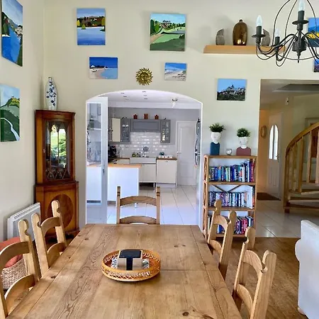 Villa De La Colline - Family Friendly With Private Pool And Secure Garden
